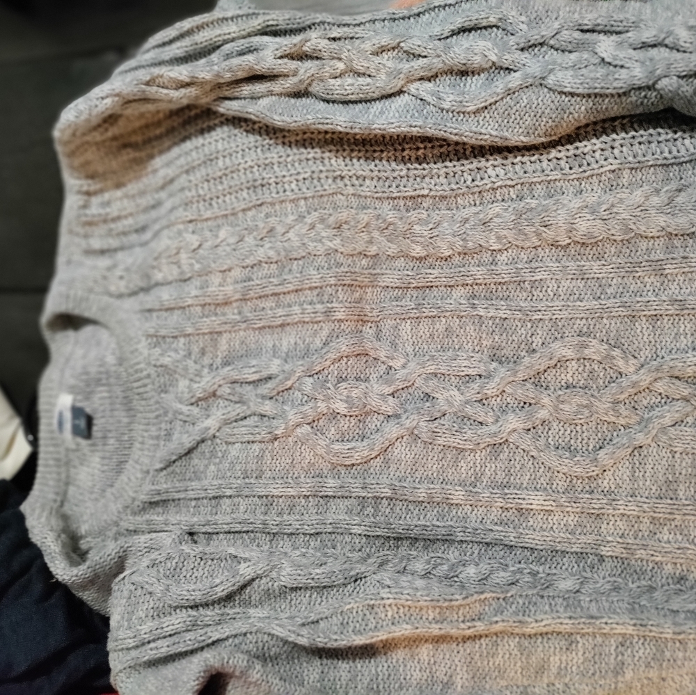 Old Navy sweater. Size large.